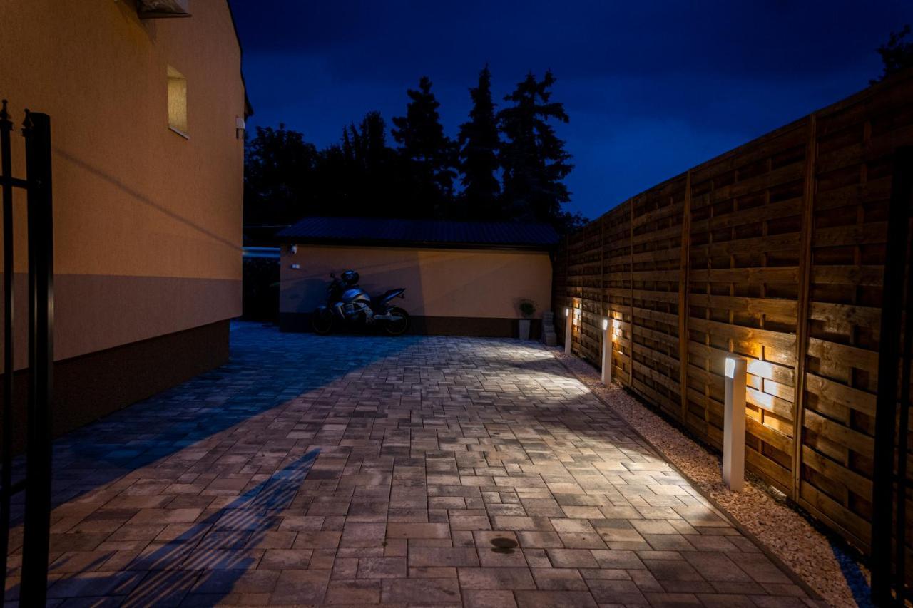 Kolibri Apartman - Makó Esterno foto