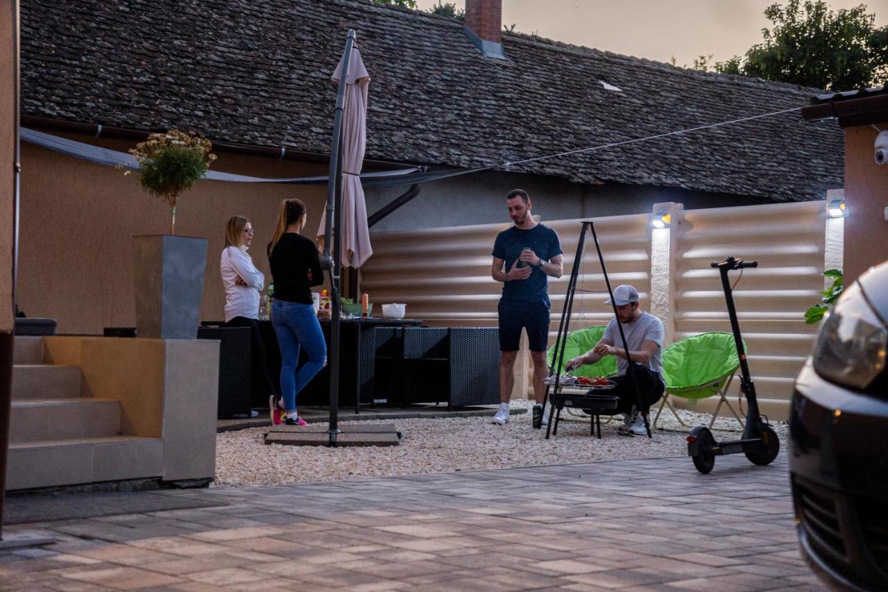 Kolibri Apartman - Makó Esterno foto